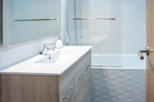 Ένα μπάνιο στο Duplex Flamingo Cadiz