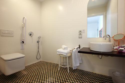 Bilik mandi di Hotel Patria Chica
