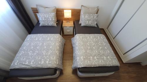 A bed or beds in a room at Apartamento ÁTICO SOL Los Miradores del Puerto