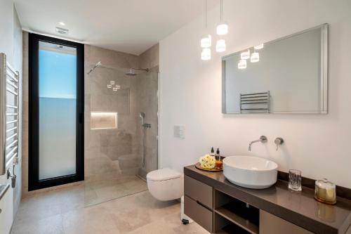 Ванная комната в OurMadeira - Seacrest, premium luxury