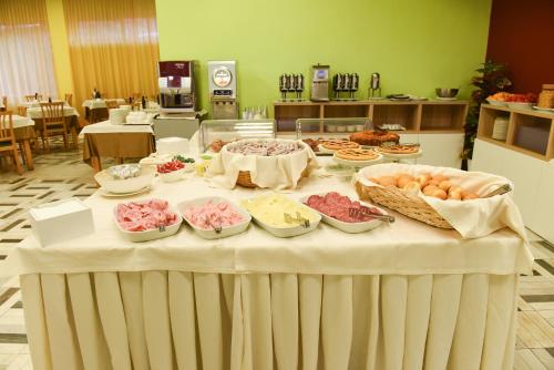 Jídlo v hotelu nebo okolí