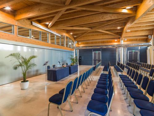 a conference room with blue chairs and a desk at Grand Hotel Tiziano E Dei Congressi in Lecce