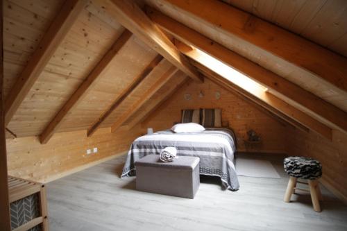 a attic room with a bed in a attic at Le Chalet Lelio in Saint-Maurice