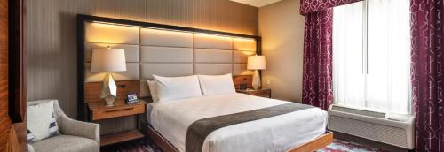 a hotel room with a bed and a chair at Bear Springs Hotel in Highland