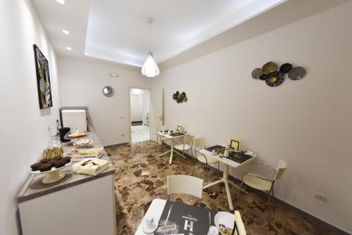 a room with chairs and a table with food on it at Ripahome B&B in Ripalimosani