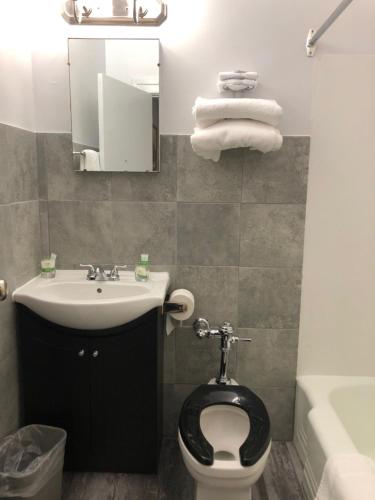 Ett badrum på Royal Hotel