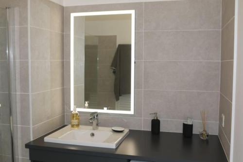 Ванна кімната в APPT NEUF haut de gamme, Terrasse, Sud Montpellier