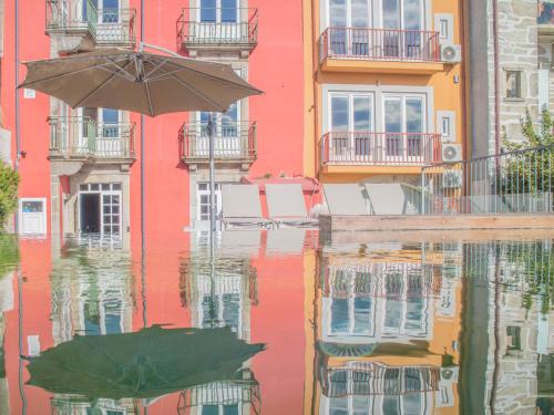 
a city street with umbrellas in the rain at PipaD'oro by YoursPorto in Porto
