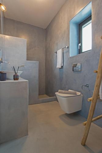 Bilik mandi di Vastblue of Paros