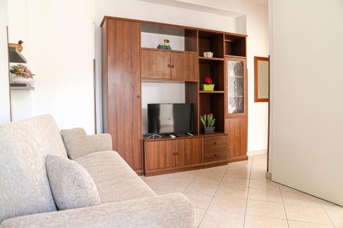 a living room with a couch and a tv at Oasi di Cicerone in Formia