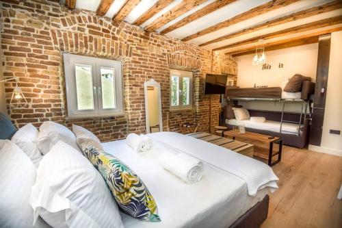 Murofinto Homes