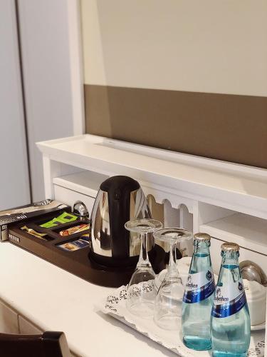 a kitchen counter with two glasses and a tea kettle at Glashütten Hotel in Glashütten