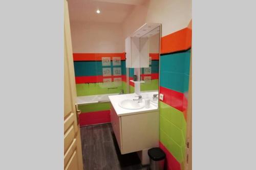 Kúpeľňa v ubytovaní Tulle : bel appartement lumineux en centre ville