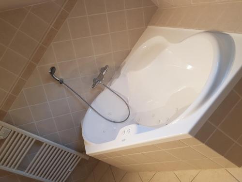 Ένα μπάνιο στο Maison néo-bretonne