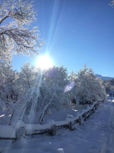 Un paisaje natural cerca del chalet de montaña