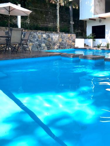 Kolam renang di atau dekat dengan Hotel Sierra Linda