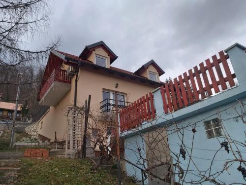 a house with a fence on the side of it at Issy View House in Senovo