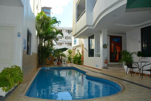 a swimming pool in the middle of a building at Hotel Casablanca Salinas in Salinas