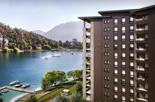 a view of a body of water next to a building at DEPTO PARQUE PINARES FRENTE AL LAGO, PRIMERA LINEA, NUEVO in Pucón