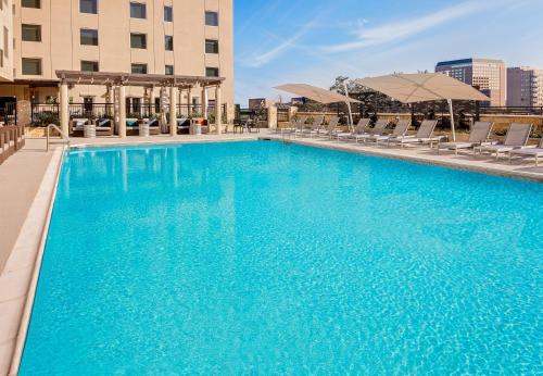 Holiday Inn Express Hotel & Suites Austin Downtown - University, an IHG Hotel Image