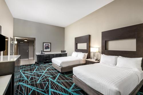 Holiday Inn Express & Suites - Charlotte Airport, an IHG Hotel Image