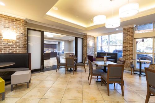 Area soggiorno di Holiday Inn Express Savannah - Historic District