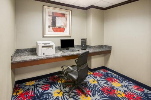 a room with a desk with a computer and a chair at Holiday Inn Express Cleveland Airport - Brook Park by IHG in Brook Park
