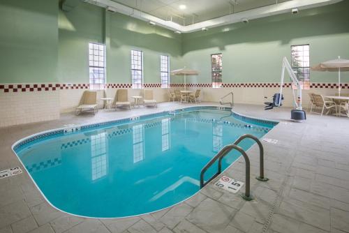 Gallery image of Holiday Inn Express Cleveland Airport - Brook Park, an IHG Hotel in Brook Park