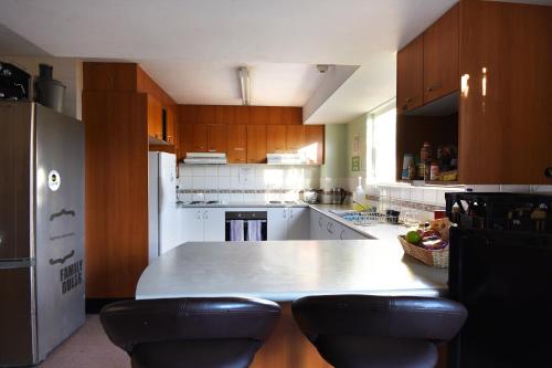 A kitchen or kitchenette at Caloundra Backpackers