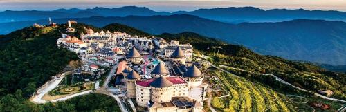Nespecifikovaný výhled na hory nebo výhled na hory při pohledu z hotelu