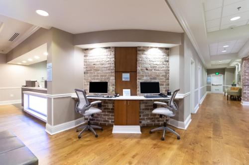 TV o dispositivi per l'intrattenimento presso Holiday Inn Express Savannah - Historic District