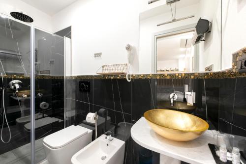 Bilik mandi di SABRILUNA ROOMS