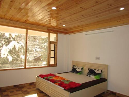 a bedroom with a bed in a room with a window at Homestay-Toknya Hilltop in Abring