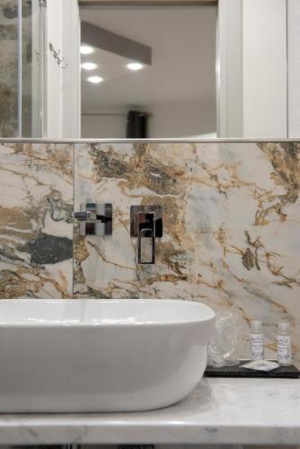 Bilik mandi di SABRILUNA ROOMS