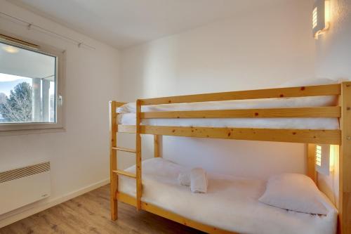 two bunk beds in a room with a window at Résidence Azurea in Aix-les-Bains