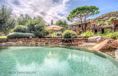 Bazén v ubytovaní Villa Serenita Pallombaggia alebo v jeho blízkosti