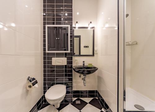 Ein Badezimmer in der Unterkunft DayFlat Apartments Khreschatyk