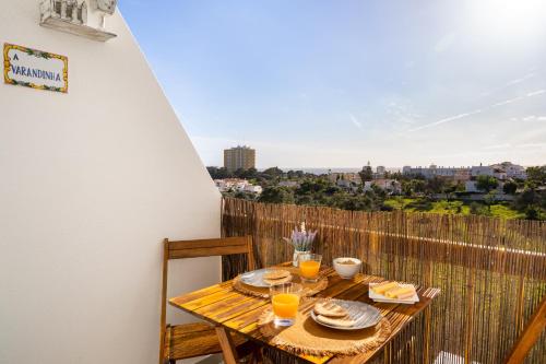 APARTAMENTO COR DO MAR - Sunny, Clean and spacious apartment with sea view, in Alvor - very close walking distance to the beach and Alvor Village