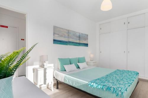 APARTAMENTO COR DO MAR - Sunny, Clean and spacious apartment with sea view, in Alvor - very close walking distance to the beach and Alvor Village