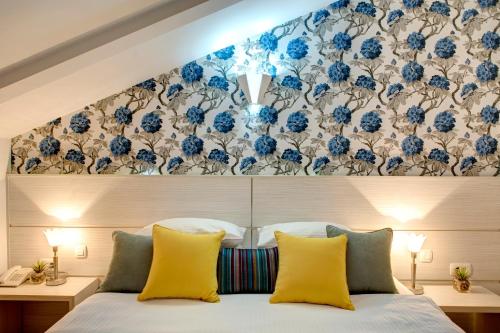 Un pat sau paturi într-o cameră la Hotel Villa Milas