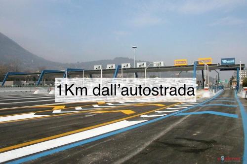 a sign on the side of a road at B&B Civico 28 in Mercato San Severino
