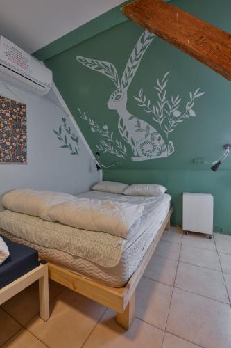 Кровать или кровати в номере Roger's Hostel Tel Aviv (age 18-45)