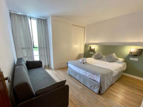 Postel nebo postele na pokoji v ubytování Apartment SunClub CalaVinya