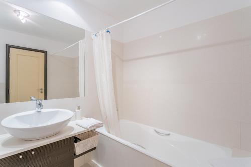 FLH Funchal Balcony Apartment with Sea View