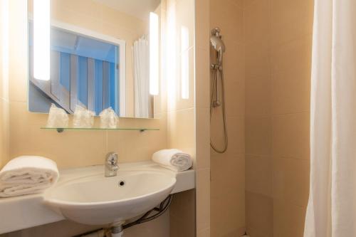 Gallery image of B&B HOTEL La Rochelle Centre in La Rochelle