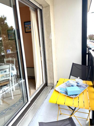 Photo de la galerie de l'établissement Residence Normande CASTELNAU Avenue de Castelnau a Cabourg. Appartement situe en plein coeur du cent, à Cabourg