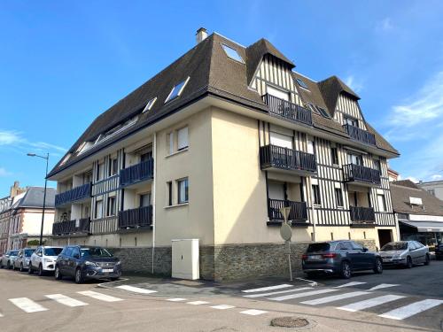 Photo de la galerie de l'établissement Residence Normande CASTELNAU Avenue de Castelnau a Cabourg. Appartement situe en plein coeur du cent, à Cabourg