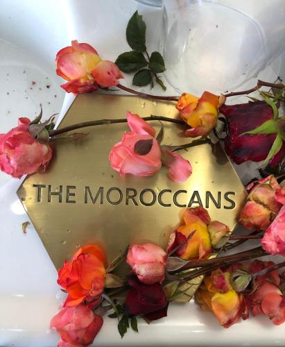 a star made out of flowers with the mococosgins at MORO Marrakech Boutique Hôtel in Marrakech