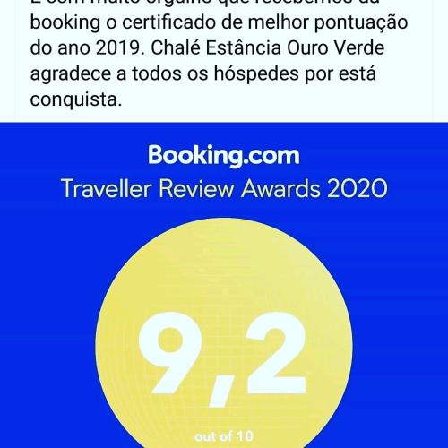 a poster for the pandemic with a yellow circle at CHALÉ ESTÂNCIA OURO VERDE in Lages