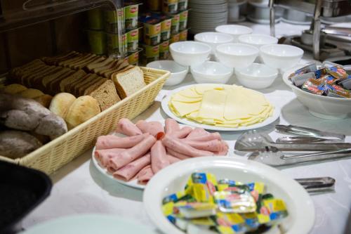 ホテルの敷地内または近くでの食事または食べ物